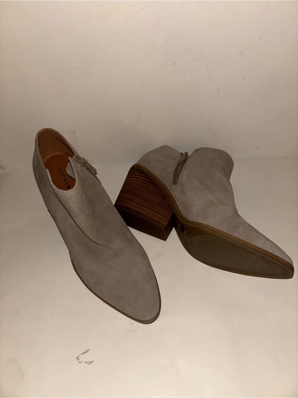 Lucky Brand Women’s Stayci side ankle bootie color tan wide heel size 8